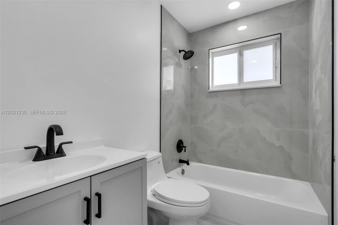 821 SW 7th Ave , Unit 2, Hallandale Beach, FL 33009 Photo