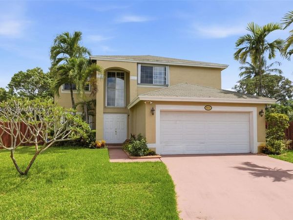 8801 SW 9th Ct, Pembroke Pines, FL 33025