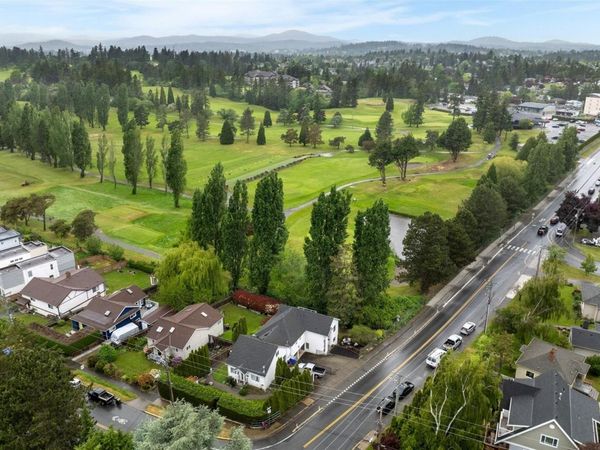 840 Tillicum Rd, Esquimalt, BC V9A 1Z7