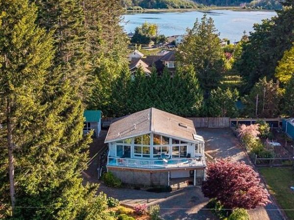 7627 SHIPS POINT Rd, Fanny Bay, BC V0R 1W0