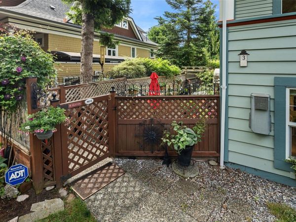 1425 Richardson St , Unit 3, Victoria, BC V9S 1R1