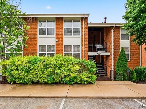 2008 Greenglen Drive, Unit 203, Kirkwood, MO 63122