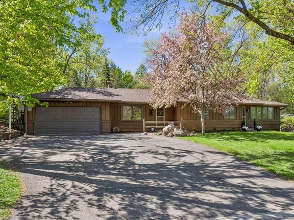 1105 Lakeview Drive , Burnsville, MN 55337