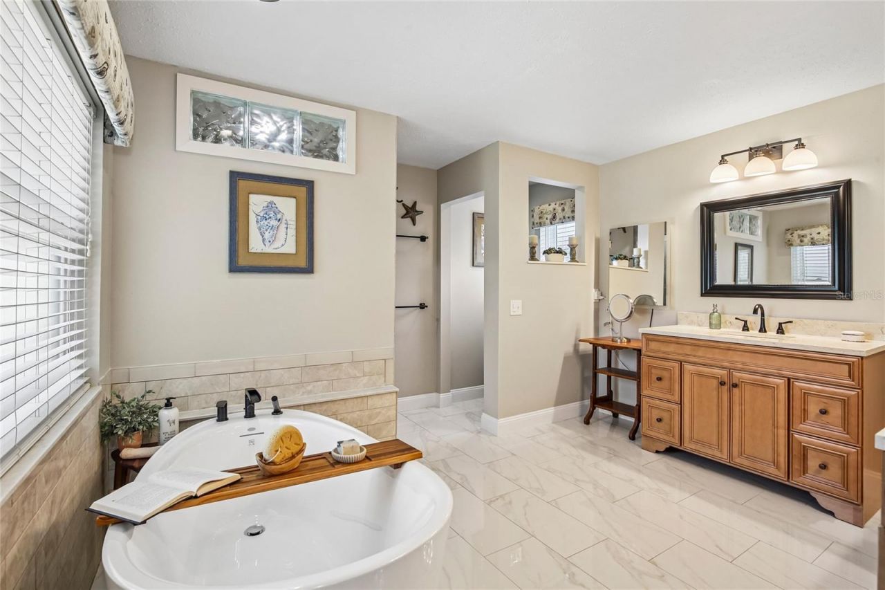 2754 Buckhorn Oaks Drive , Valrico, FL 33594 Photo