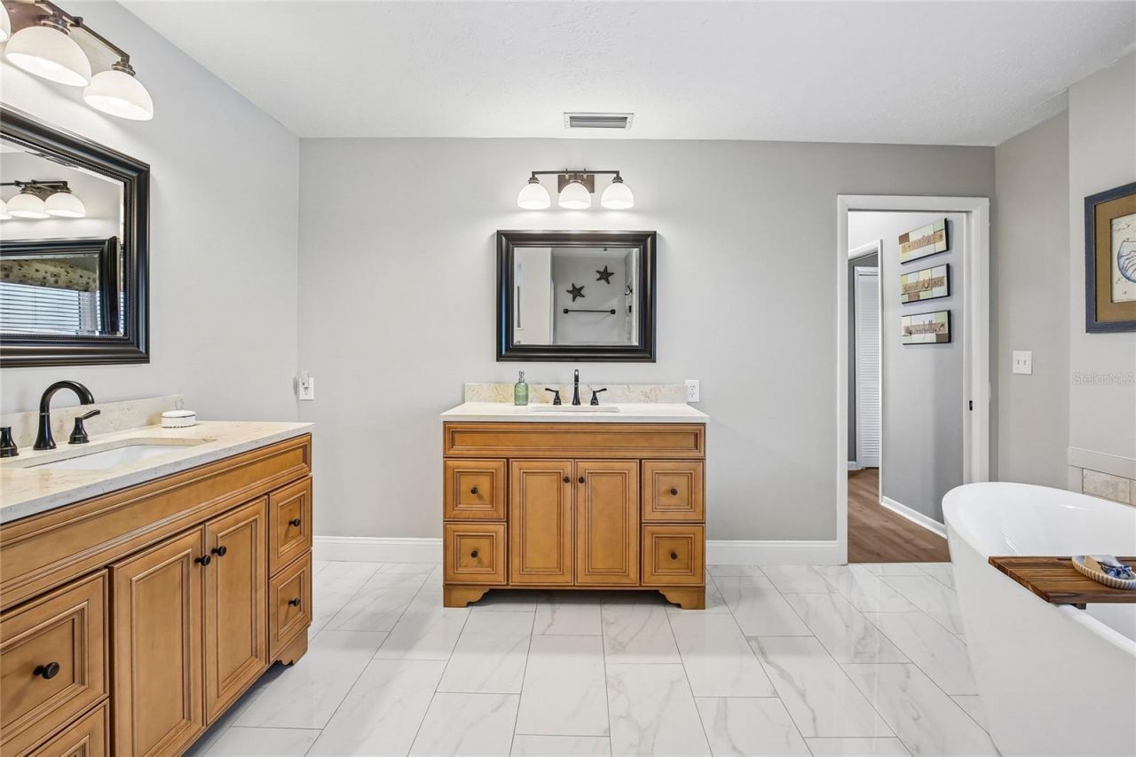 2754 Buckhorn Oaks Drive , Valrico, FL 33594 Photo