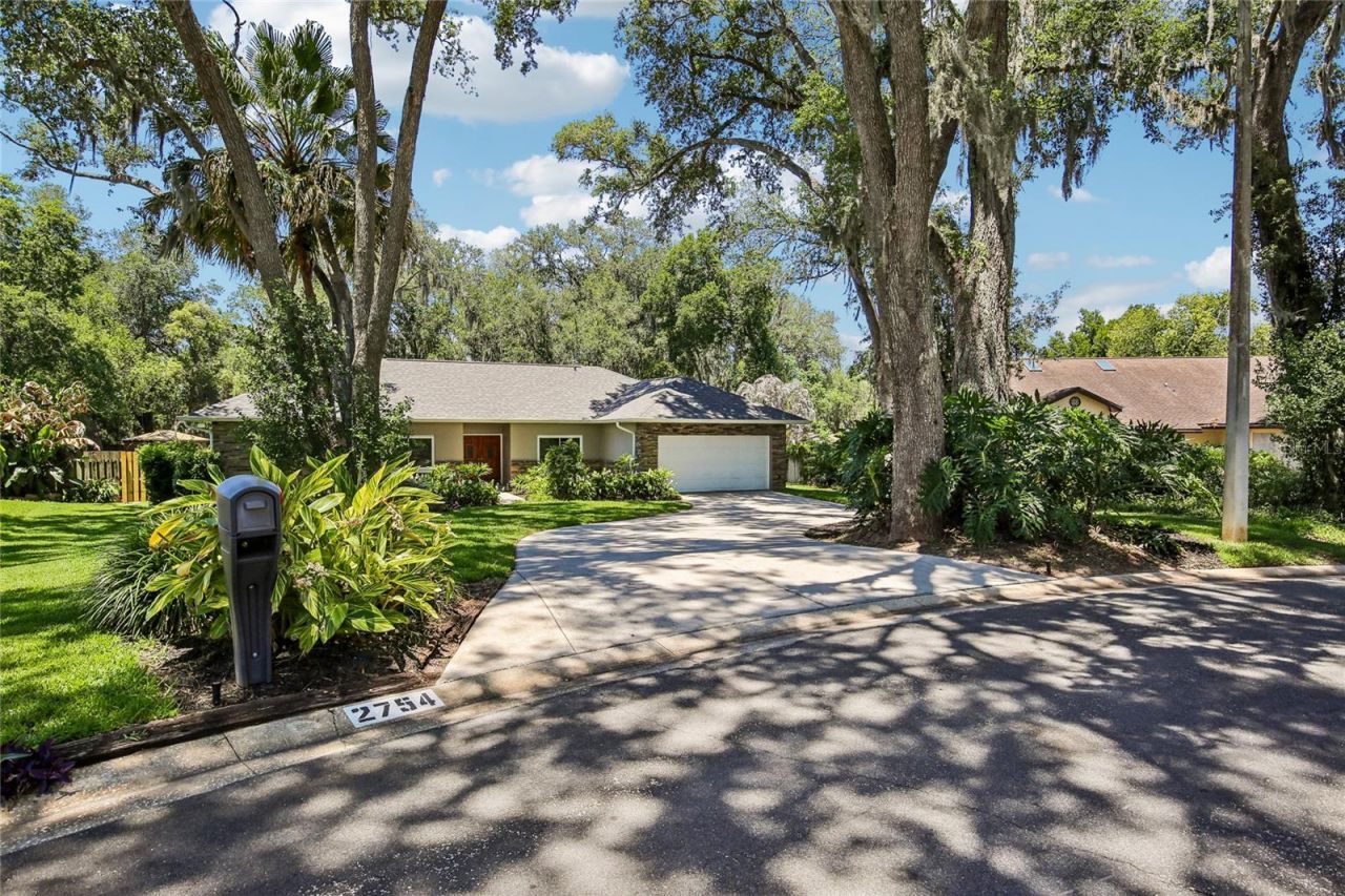 2754 Buckhorn Oaks Drive , Valrico, FL 33594 Photo