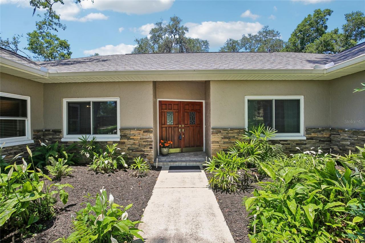 2754 Buckhorn Oaks Drive , Valrico, FL 33594 Photo