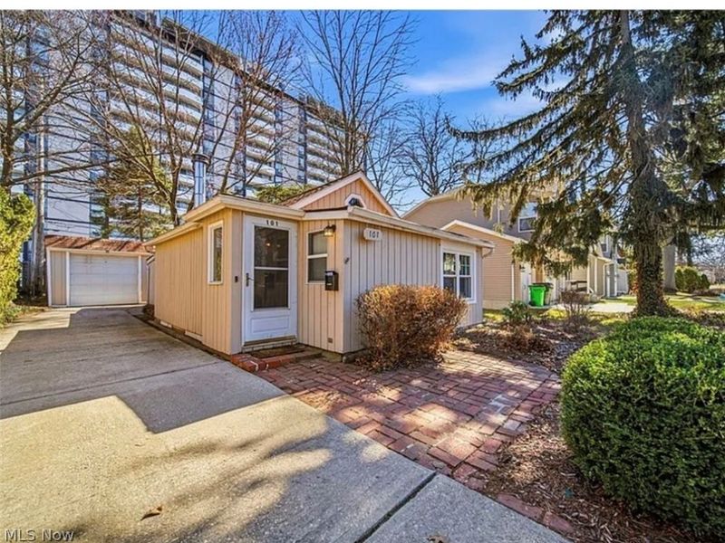 101 E 238th Street, Cleveland, OH 44123 Photo 2