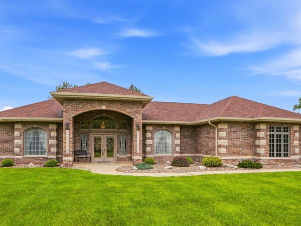 5547 Fairway Drive, Burlington, IA 52601