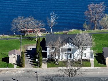 131 St Lawrence Avenue , Waddington, NY 13694