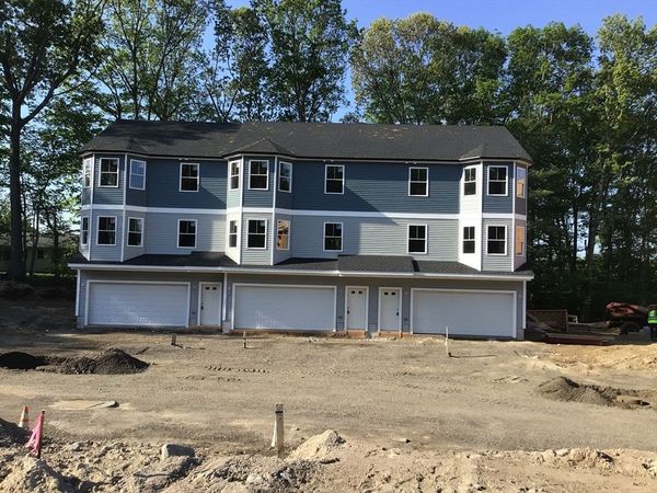 299 Quincy St, Building 2, Unit 1, Holbrook, MA 02343