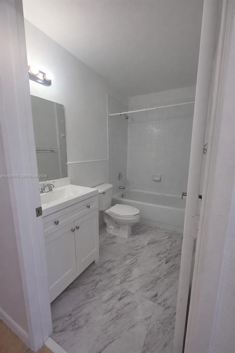 15761 SW 137 Ave, Unit 202, Miami, FL 33177 Photo