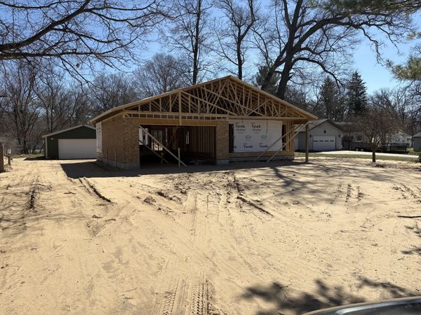 170 N 6th Avenue, Fruitport, MI 49415