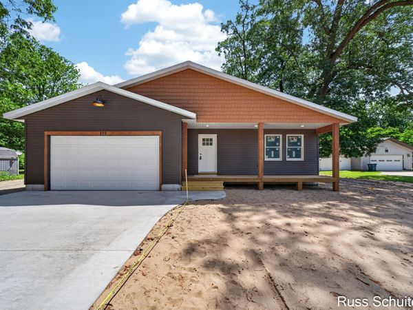 170 N 6th Avenue, Fruitport, MI 49415
