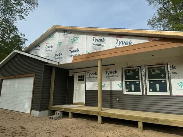 170 N 6th Avenue, Fruitport, MI 49415