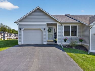 183 Timber Wolf Circle , Syracuse, NY 13209