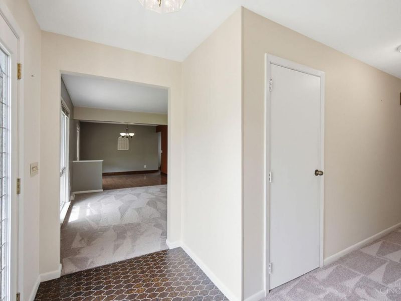 7694 Kennesaw Drive, West Chester, OH 45069 Photo 4