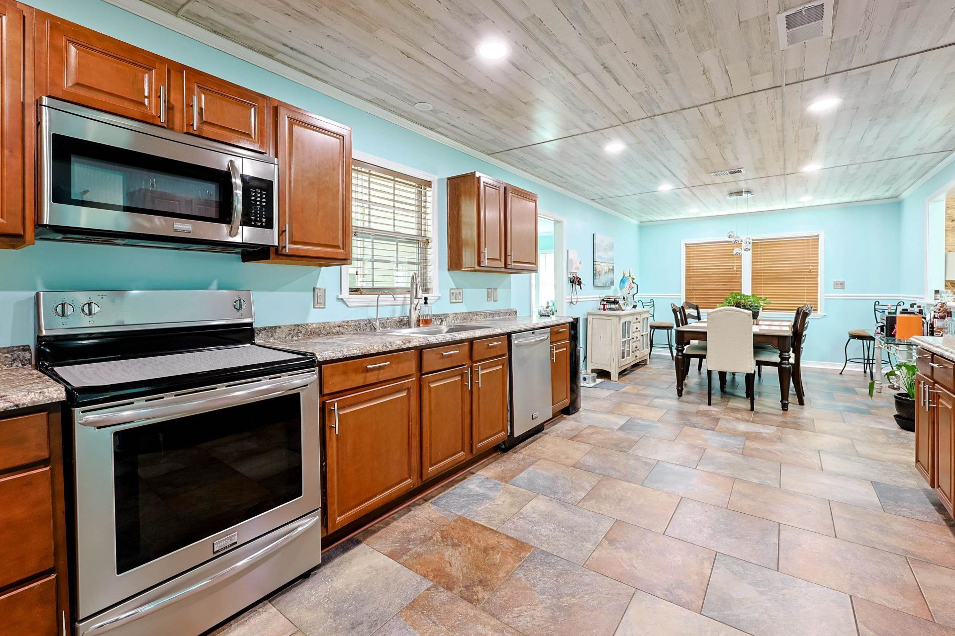 105 Saint Andrews Ct.  Photo 13