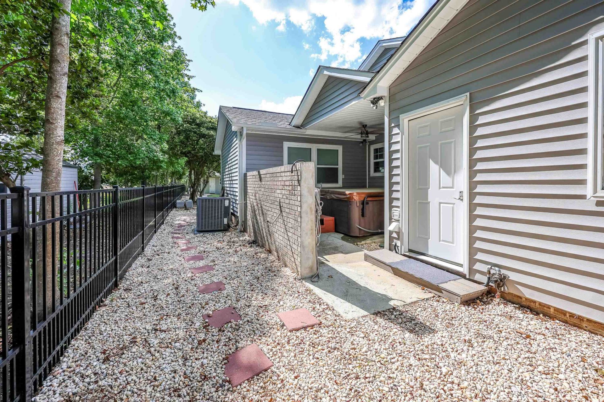 105 Saint Andrews Ct.  Photo 37