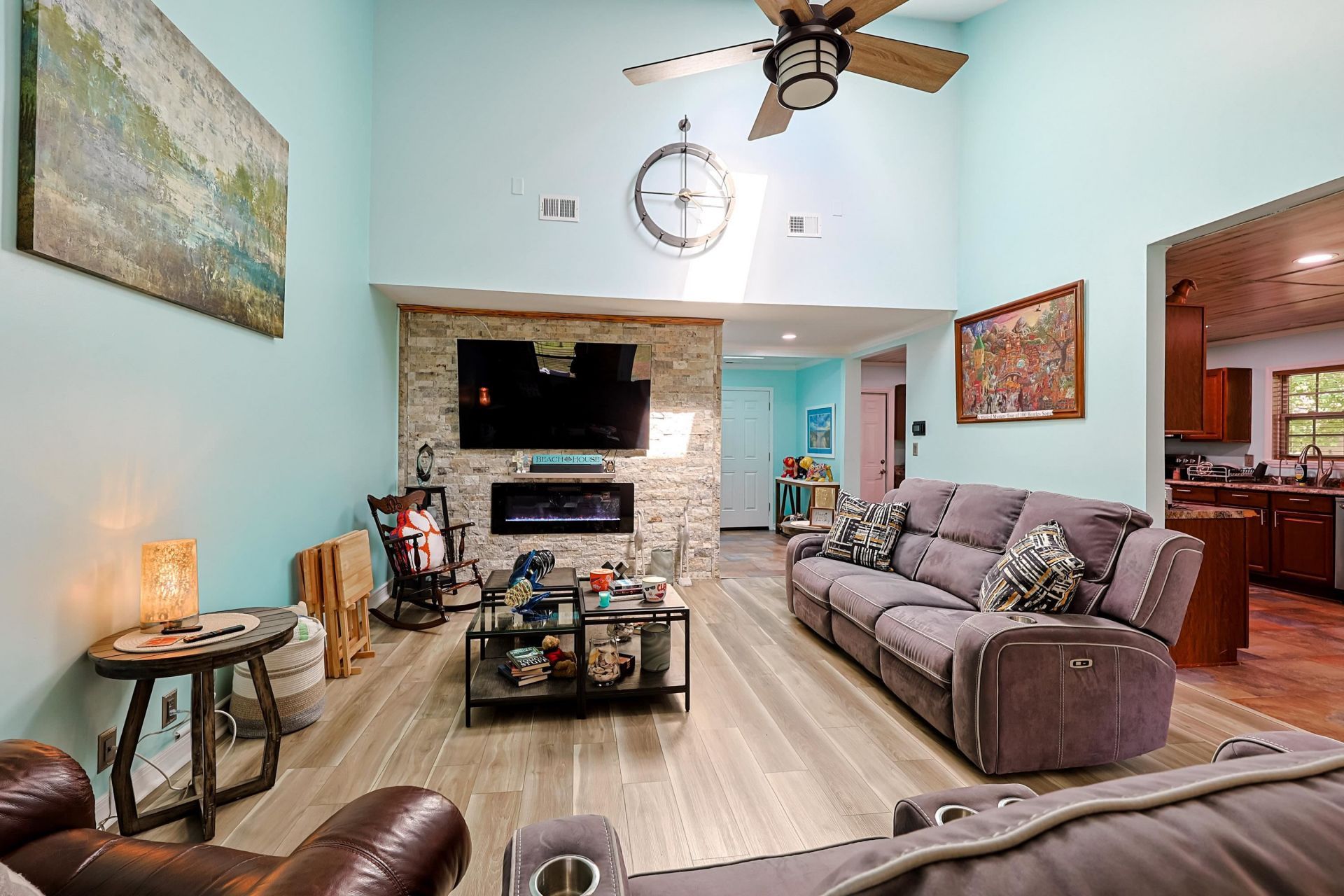 105 Saint Andrews Ct.  Photo 5
