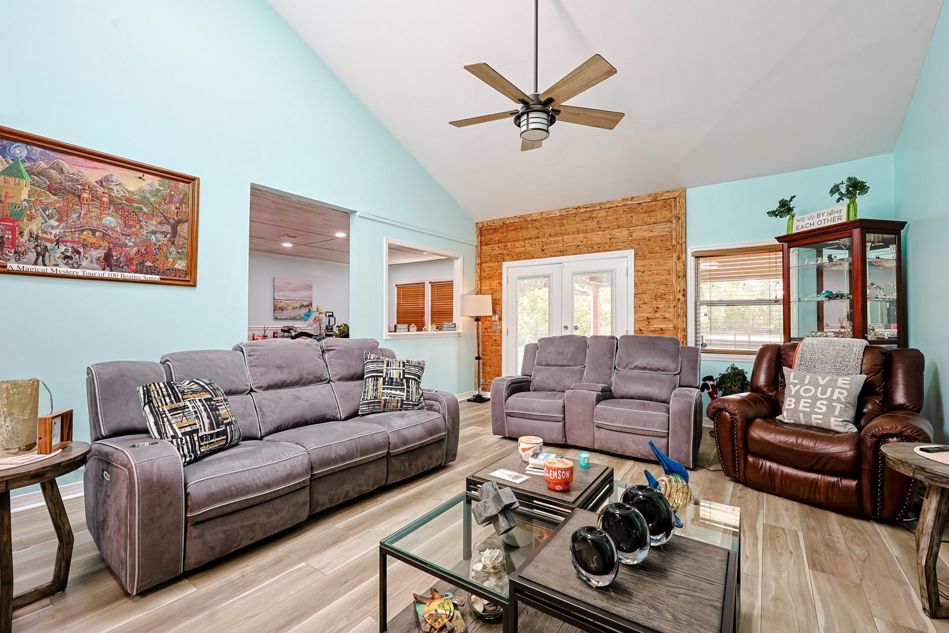 105 Saint Andrews Ct.  Photo 6