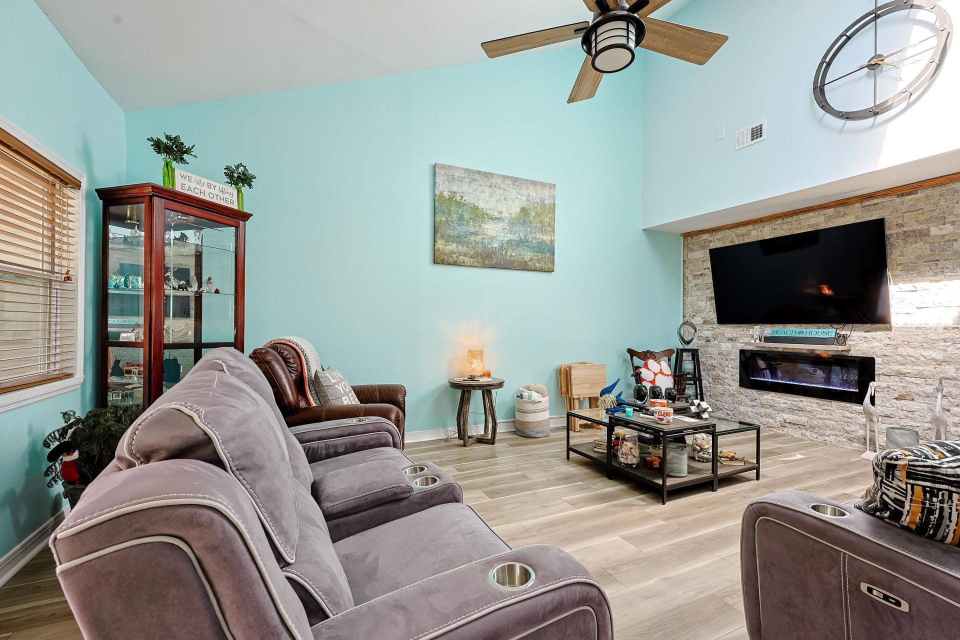 105 Saint Andrews Ct.  Photo 8