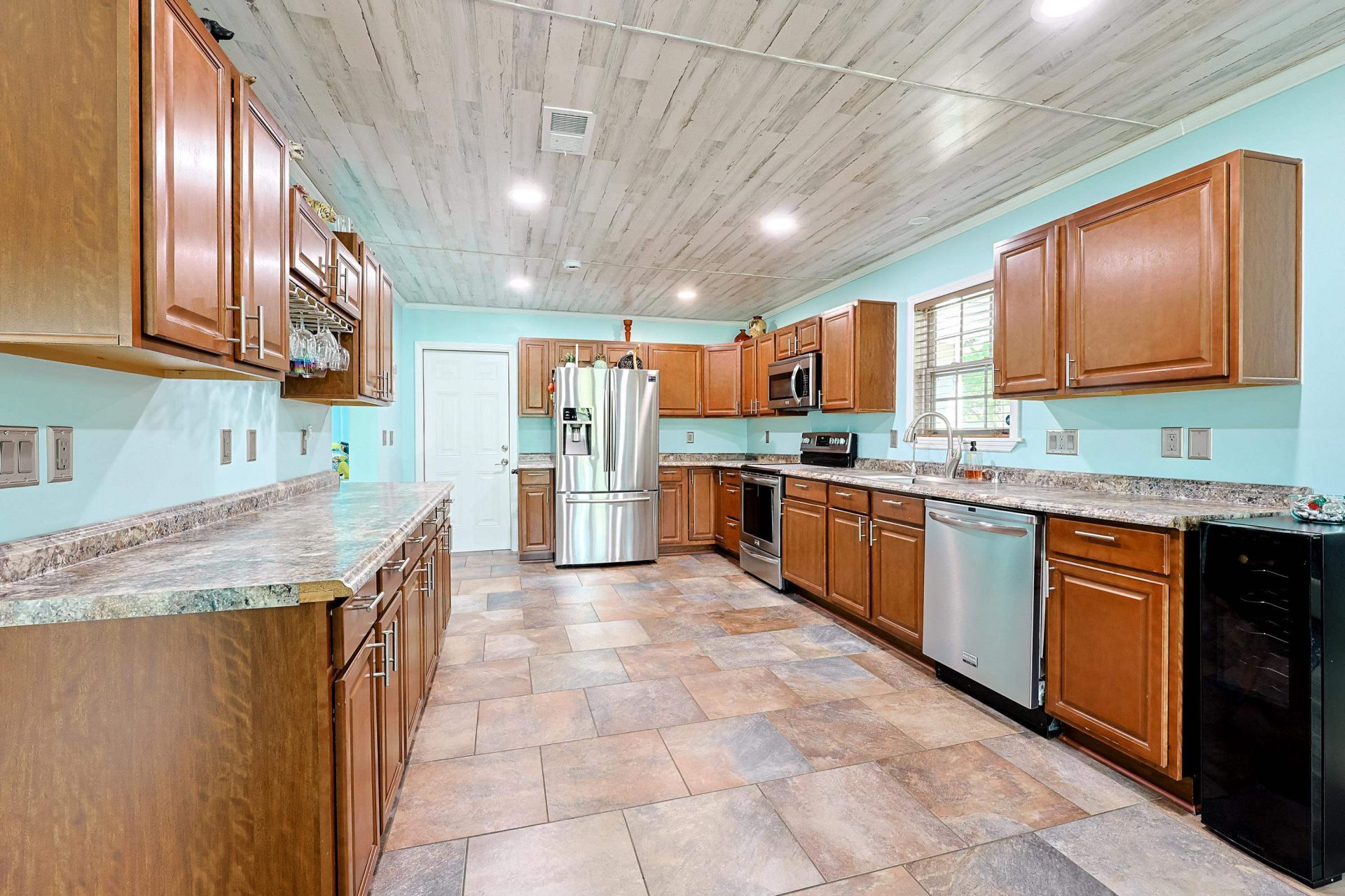 105 Saint Andrews Ct.  Photo 9
