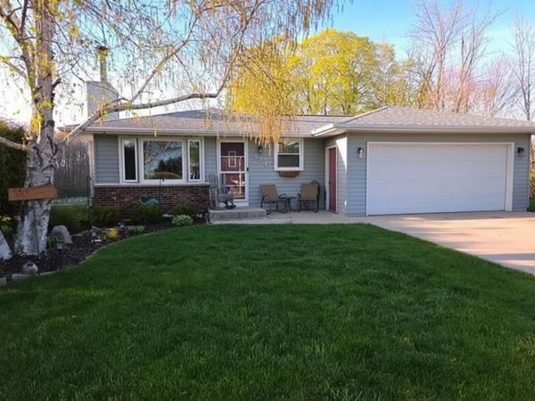 424 Van Buren Rd, Howards Grove, WI 53083