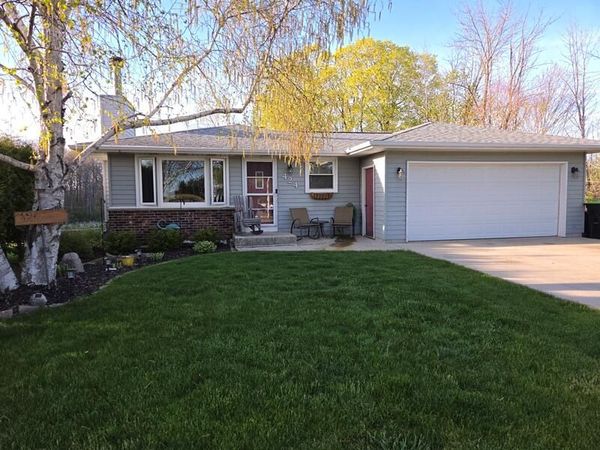 424 Van Buren Rd, Howards Grove, WI 53083