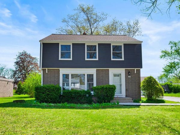 7438 N Seneca Rd, Fox Point, WI 53217