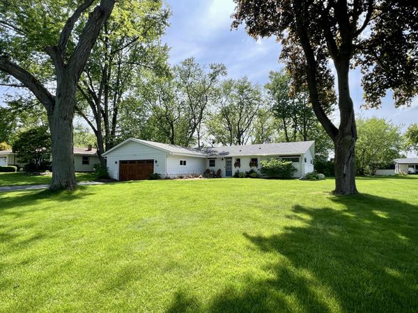 2525 Tilton Ln, Brookfield, WI 53045