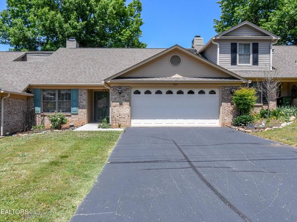 924 Jamestown Way, Maryville, TN 37803