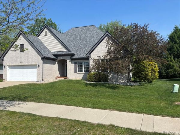 2108 Lagoon Drive , Rochester Hills, MI 48309