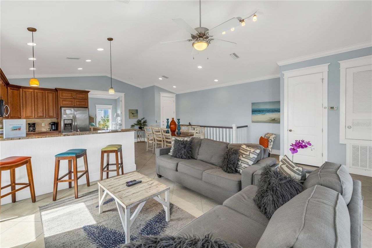 105 4th Street S, Bradenton Beach, FL 34217 Photo