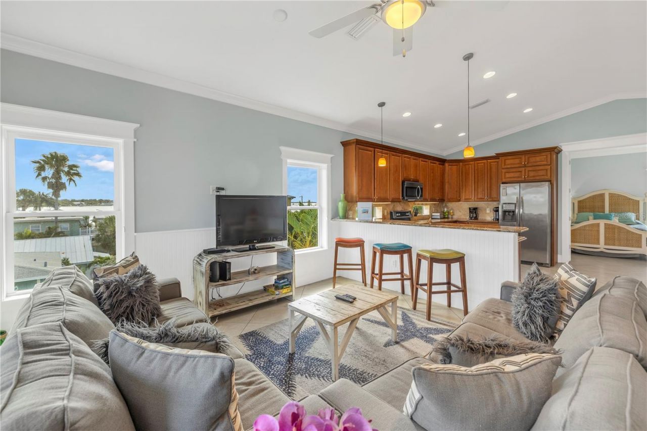 105 4th Street S, Bradenton Beach, FL 34217 Photo