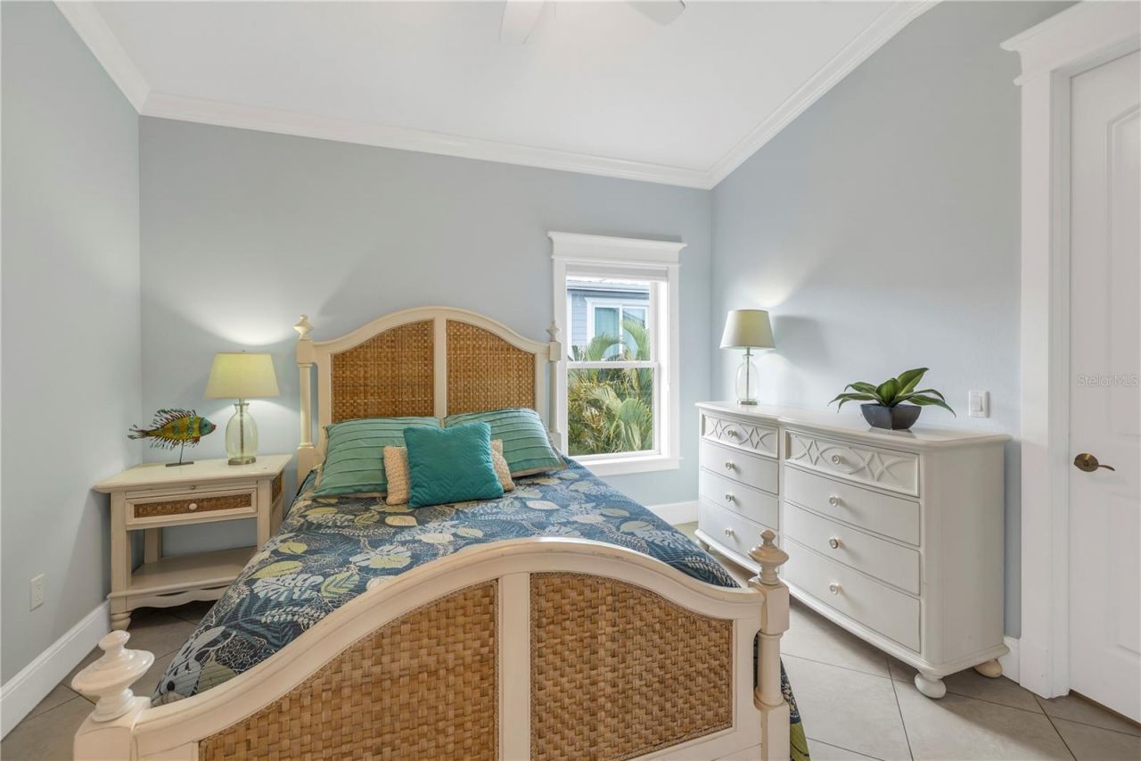 105 4th Street S, Bradenton Beach, FL 34217 Photo