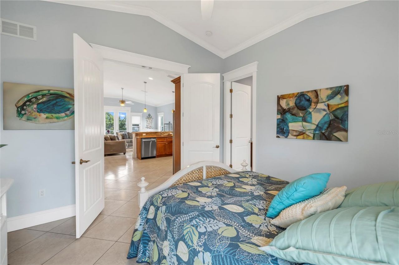 105 4th Street S, Bradenton Beach, FL 34217 Photo
