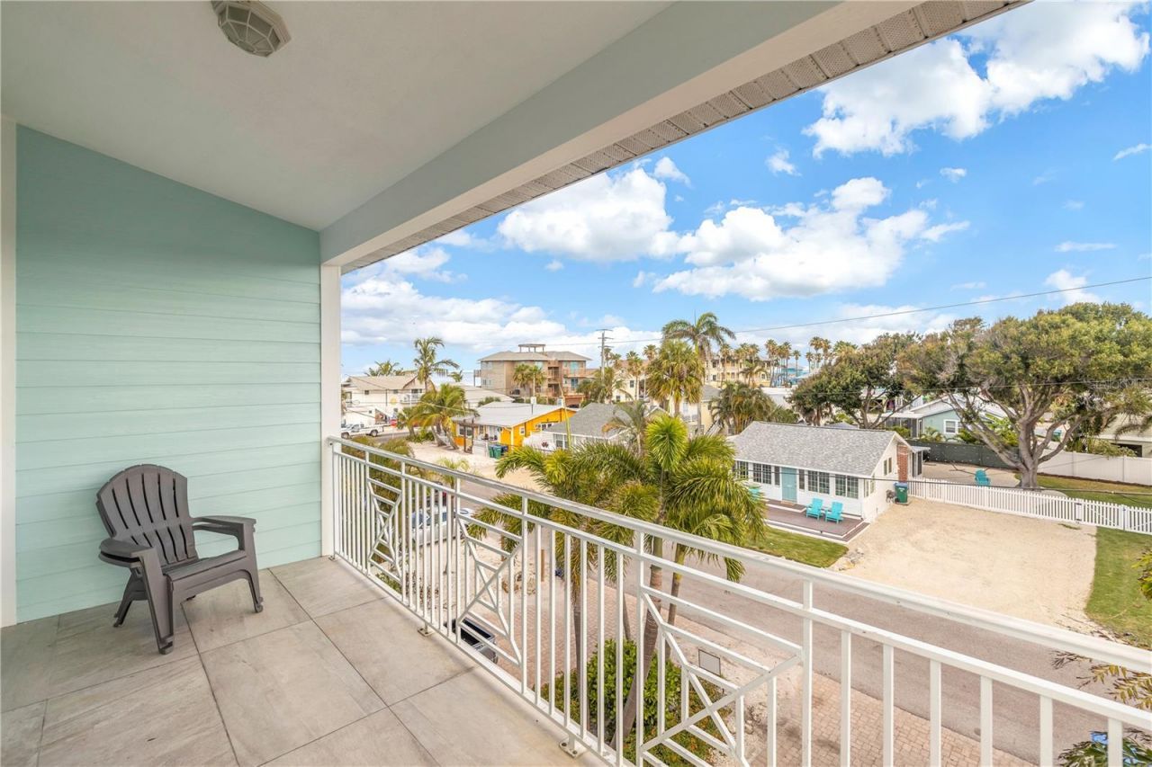 105 4th Street S, Bradenton Beach, FL 34217 Photo