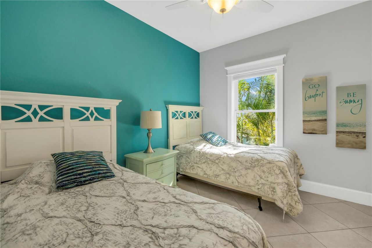 105 4th Street S, Bradenton Beach, FL 34217 Photo