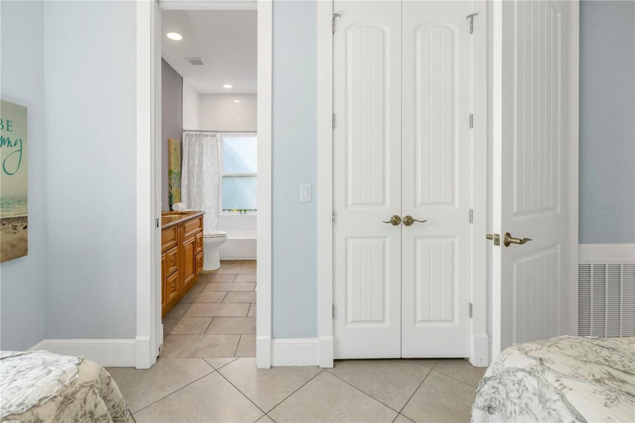 105 4th Street S, Bradenton Beach, FL 34217 Photo