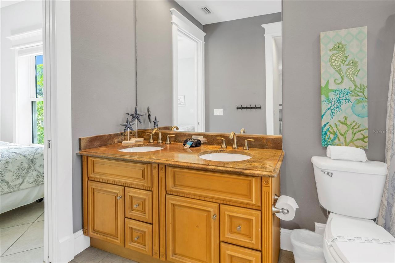 105 4th Street S, Bradenton Beach, FL 34217 Photo