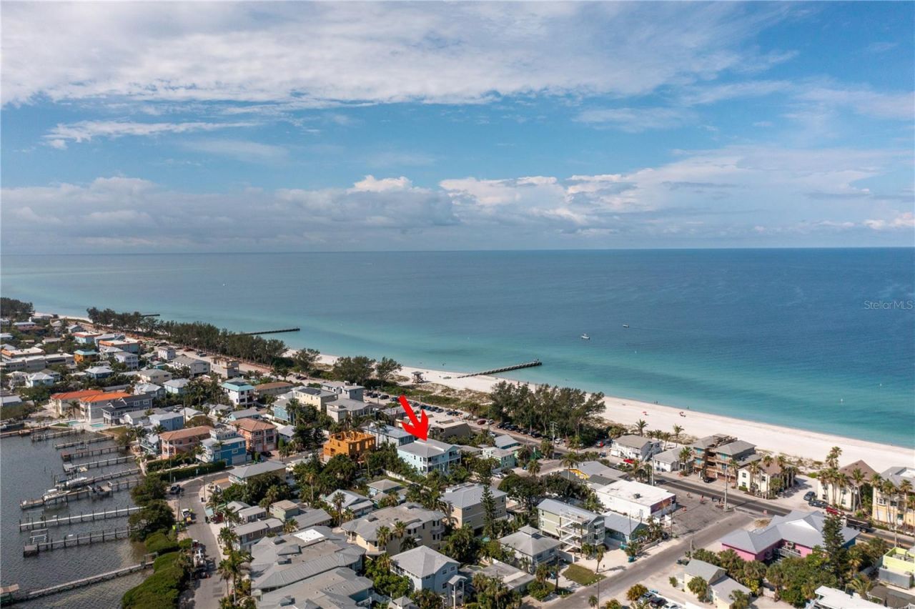 105 4th Street S, Bradenton Beach, FL 34217 Photo