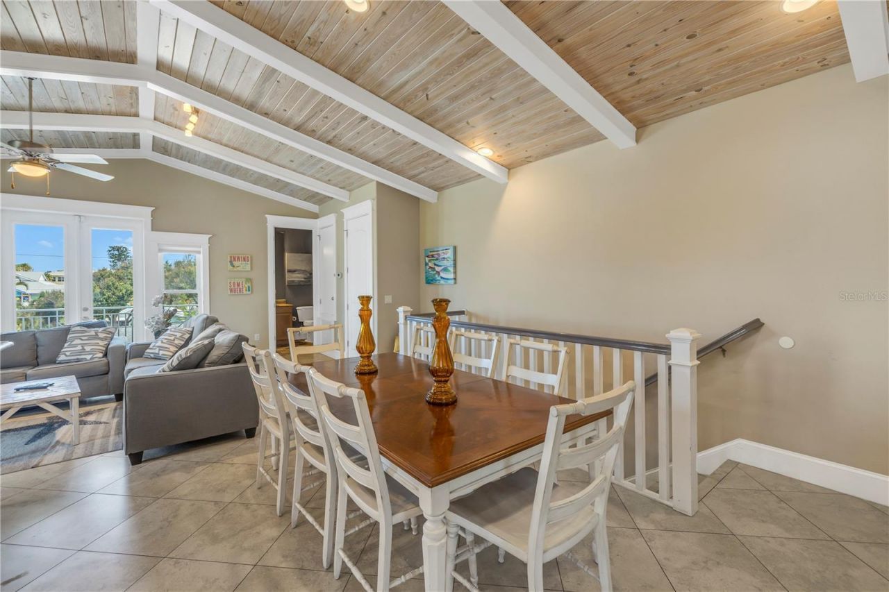 105 4th Street S, Bradenton Beach, FL 34217 Photo