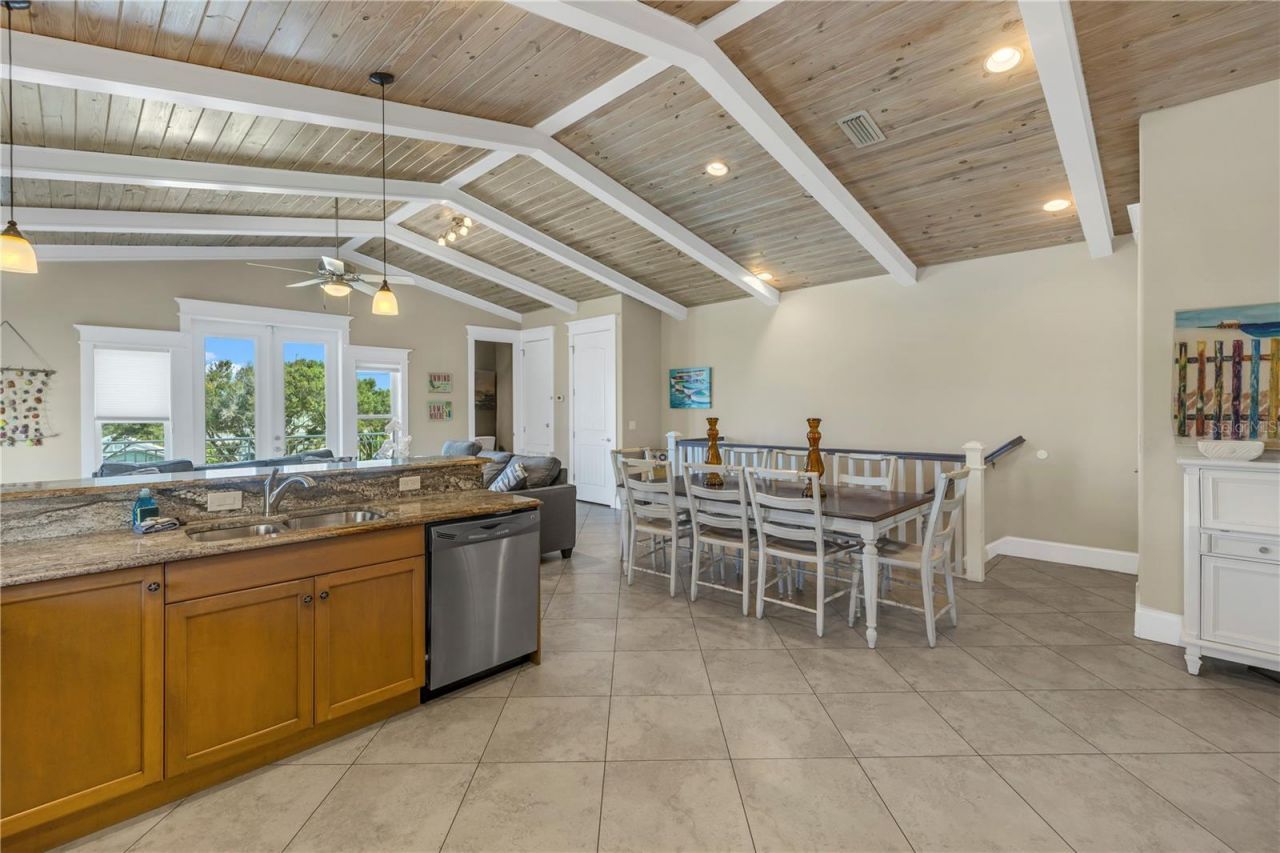 105 4th Street S, Bradenton Beach, FL 34217 Photo