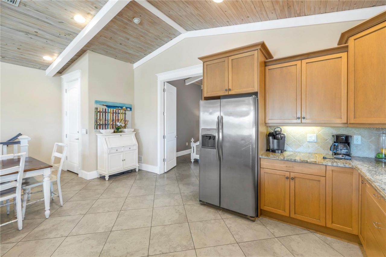 105 4th Street S, Bradenton Beach, FL 34217 Photo