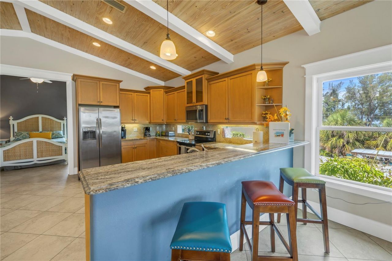 105 4th Street S, Bradenton Beach, FL 34217 Photo