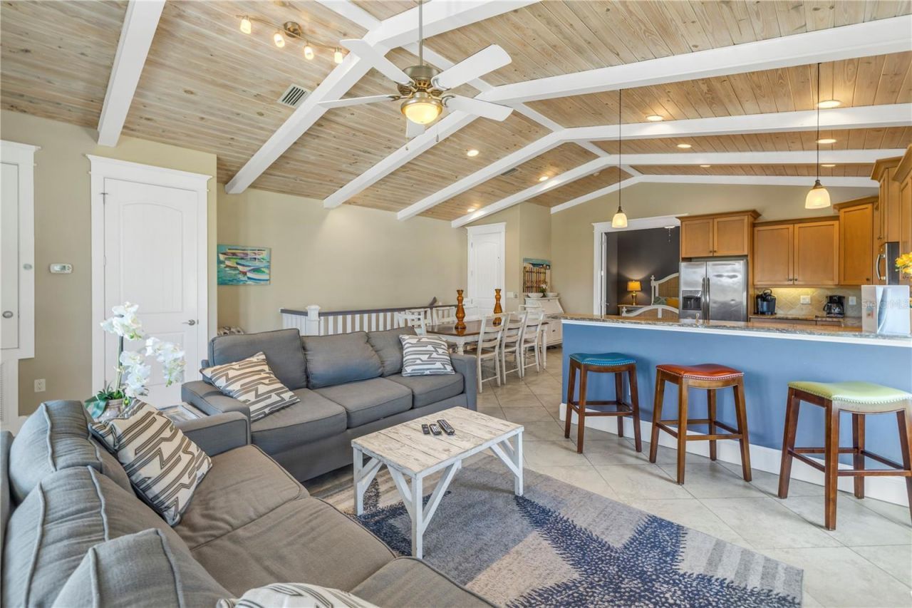 105 4th Street S, Bradenton Beach, FL 34217 Photo