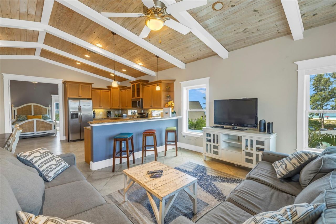 105 4th Street S, Bradenton Beach, FL 34217 Photo
