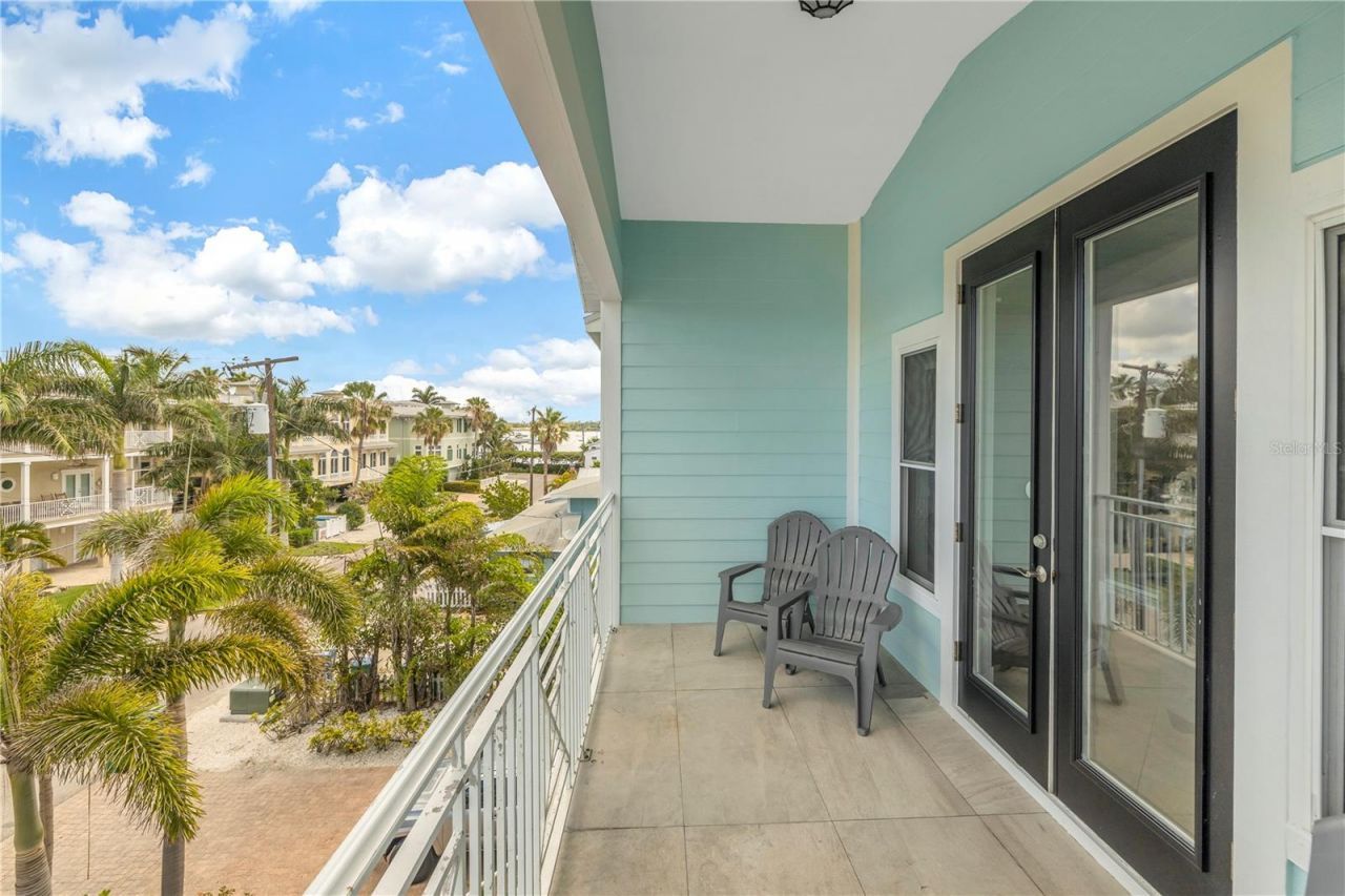 105 4th Street S, Bradenton Beach, FL 34217 Photo