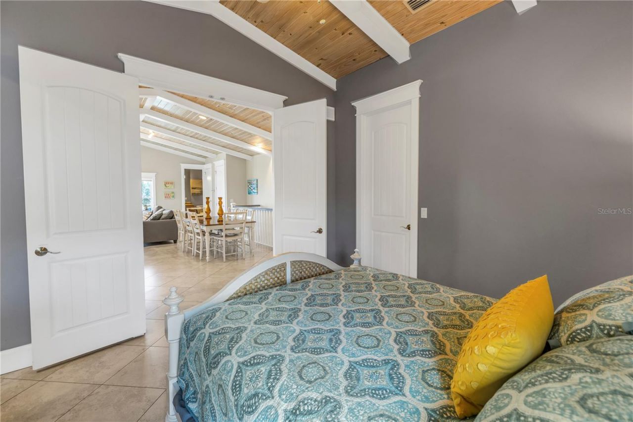 105 4th Street S, Bradenton Beach, FL 34217 Photo